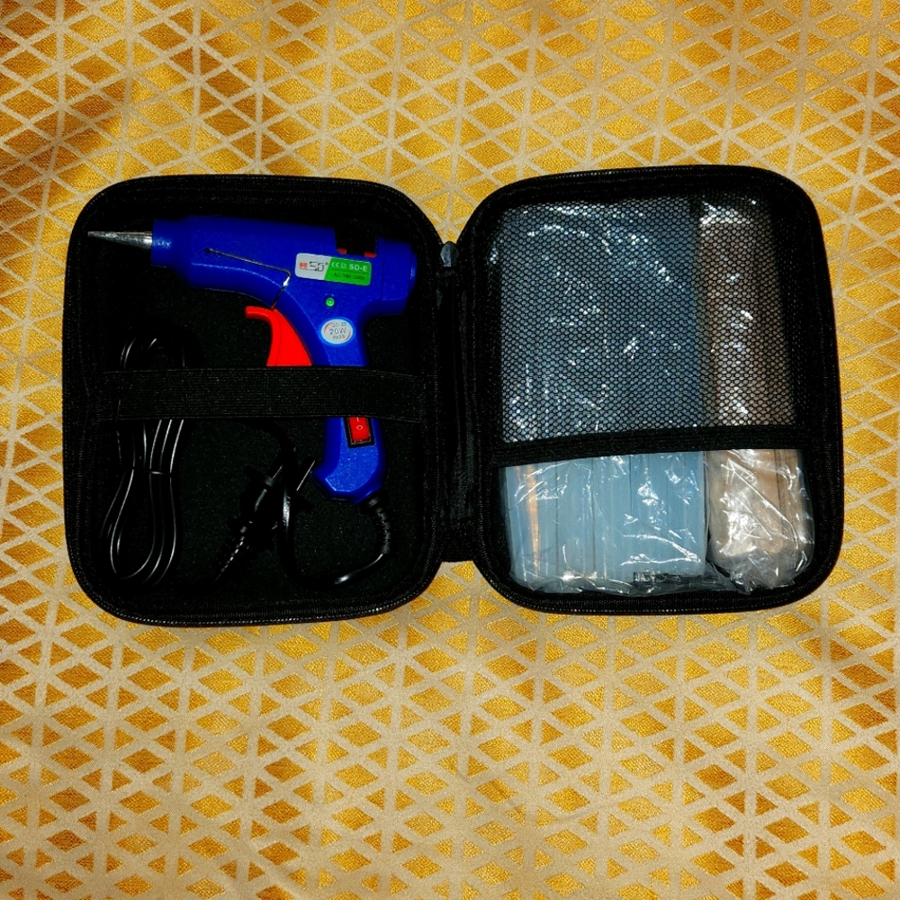 BRAND NEW HOT GLUE GUN KIT